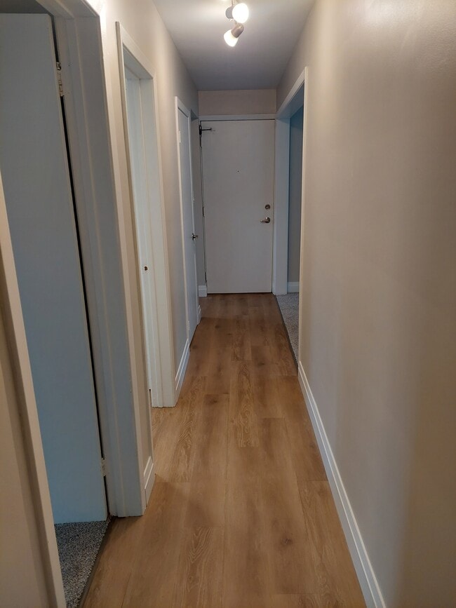 Building Photo - Quattro One, Two, Three and Four