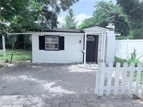 Building Photo - 2120 Carlton Dr
