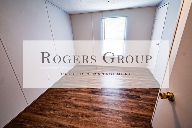 Foto del edificio - 2058 Suitts Store Rd