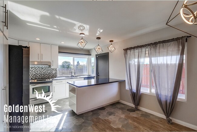 Foto del edificio - Updated 3Bdm 2Ba Single-Family Home in Paradise Hills!