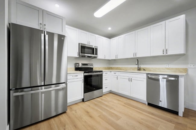 Building Photo - 5827 Ansley St