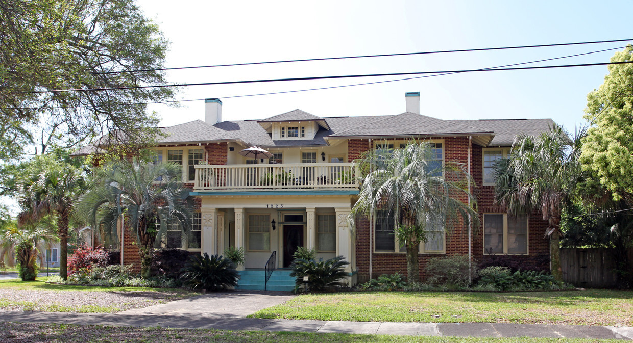 Building Photo - 1225 E Blount St