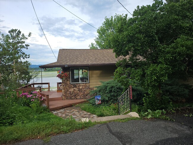 Foto del edificio - N5071 Sunset Vista Rd