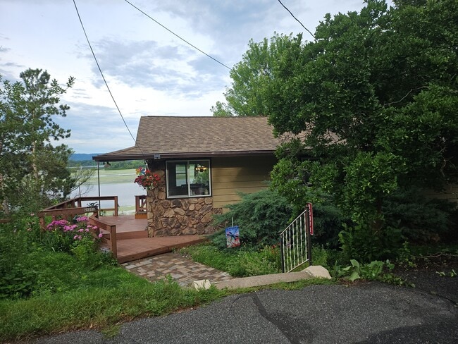 Building Photo - N5071 Sunset Vista Rd