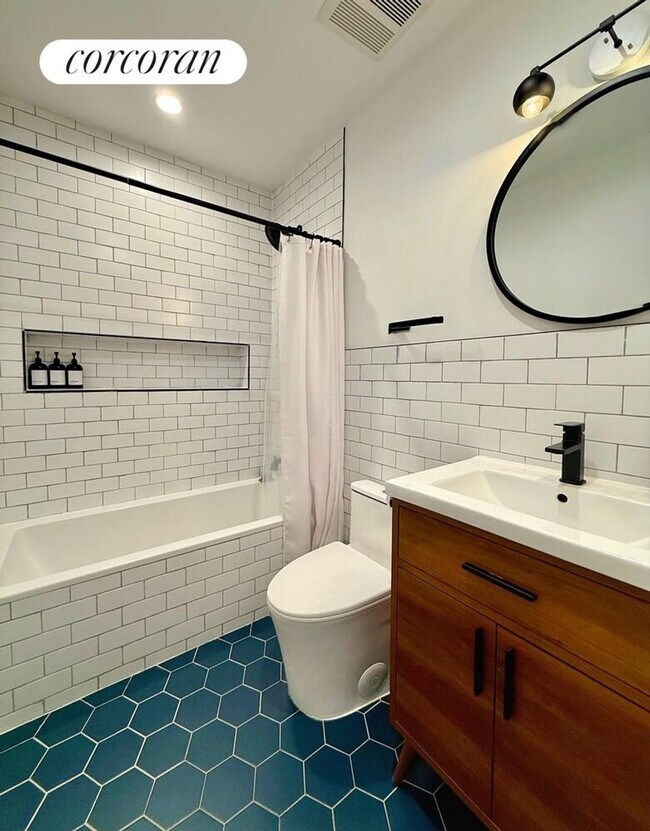 Foto del edificio - 938 Putnam Ave