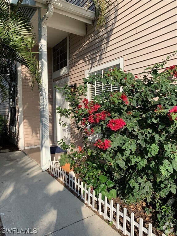 Crown Pointe Villas at Crown Pointe Pet Friendly Apartments for Rent