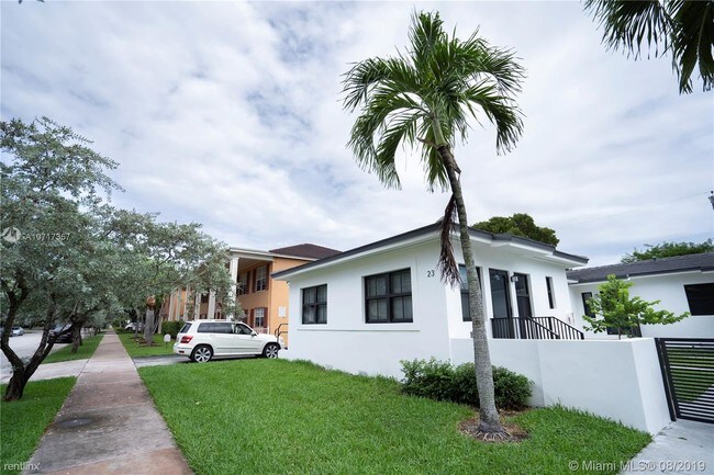 Foto del edificio - 1 br, 1 bath  - 23 Salamanca Ave