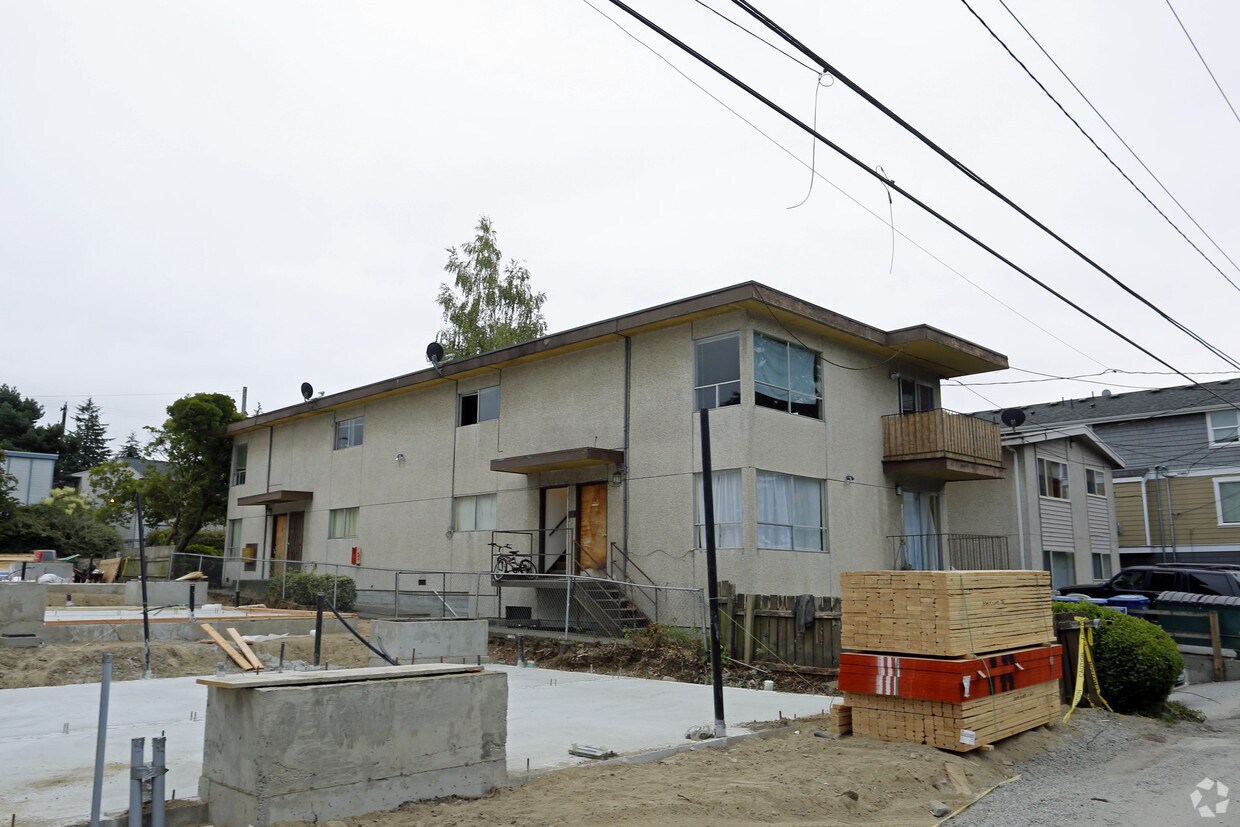 Foto del edificio - 6317 42nd Ave SW