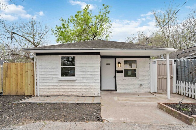Building Photo - 3028 Francis St