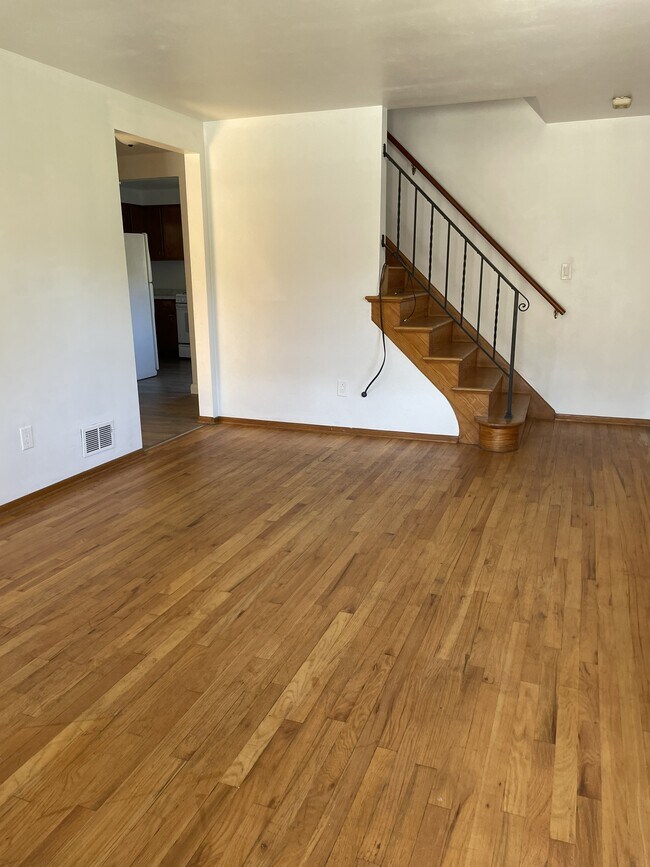Sala de estar - 799 Greenfield Ave