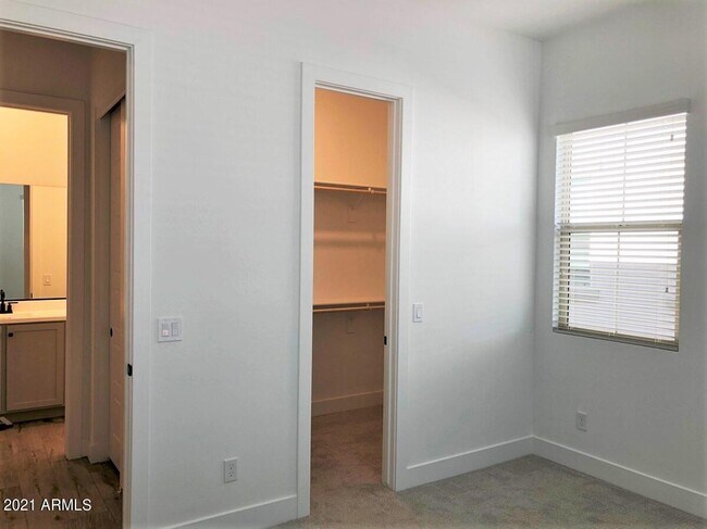 Foto del edificio - 4730 N 212th Ave