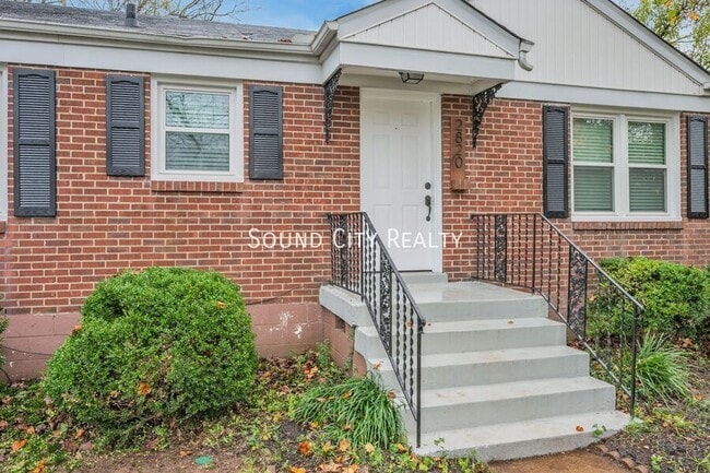 Building Photo - 2820 St Edwards Dr