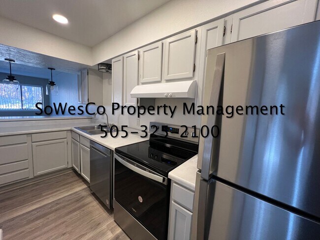 Building Photo - Beautifully Remodeled Condo (with seasonal pool upon availability)