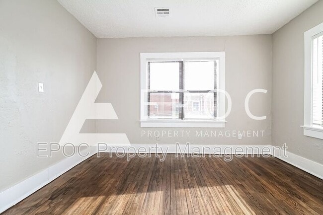 Building Photo - 705 E Hughbert St
