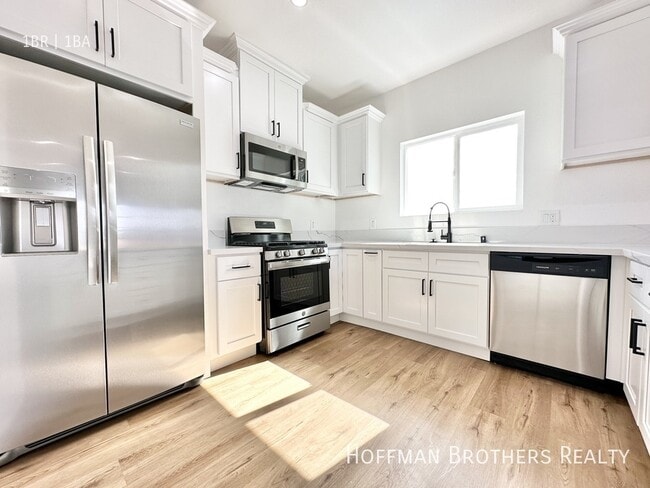 Foto del edificio - 2837 S Bronson Ave