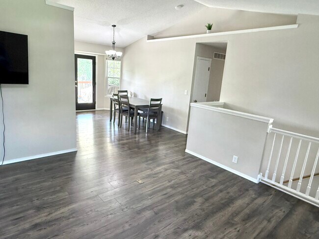 Foto del edificio - 421 South Stoney Point Street