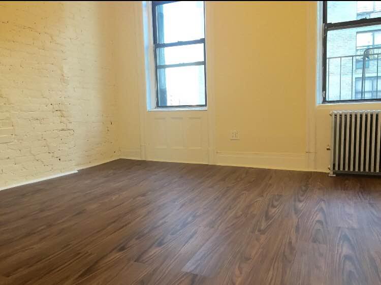 Primary Photo - 200 W 76th St