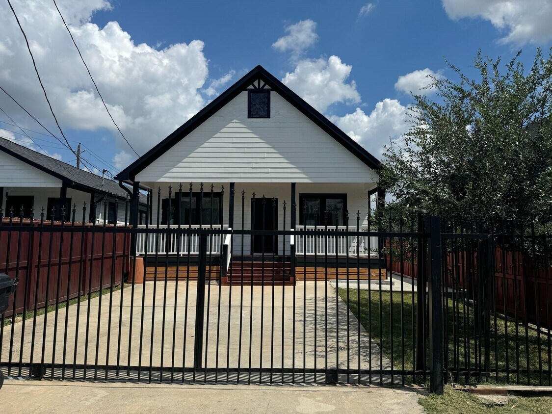 Foto principal - 901 E 38th St