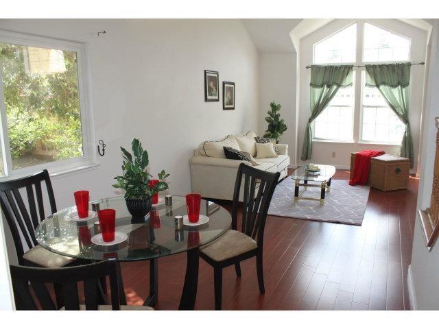 Foto del edificio - 1701 Red Maple St