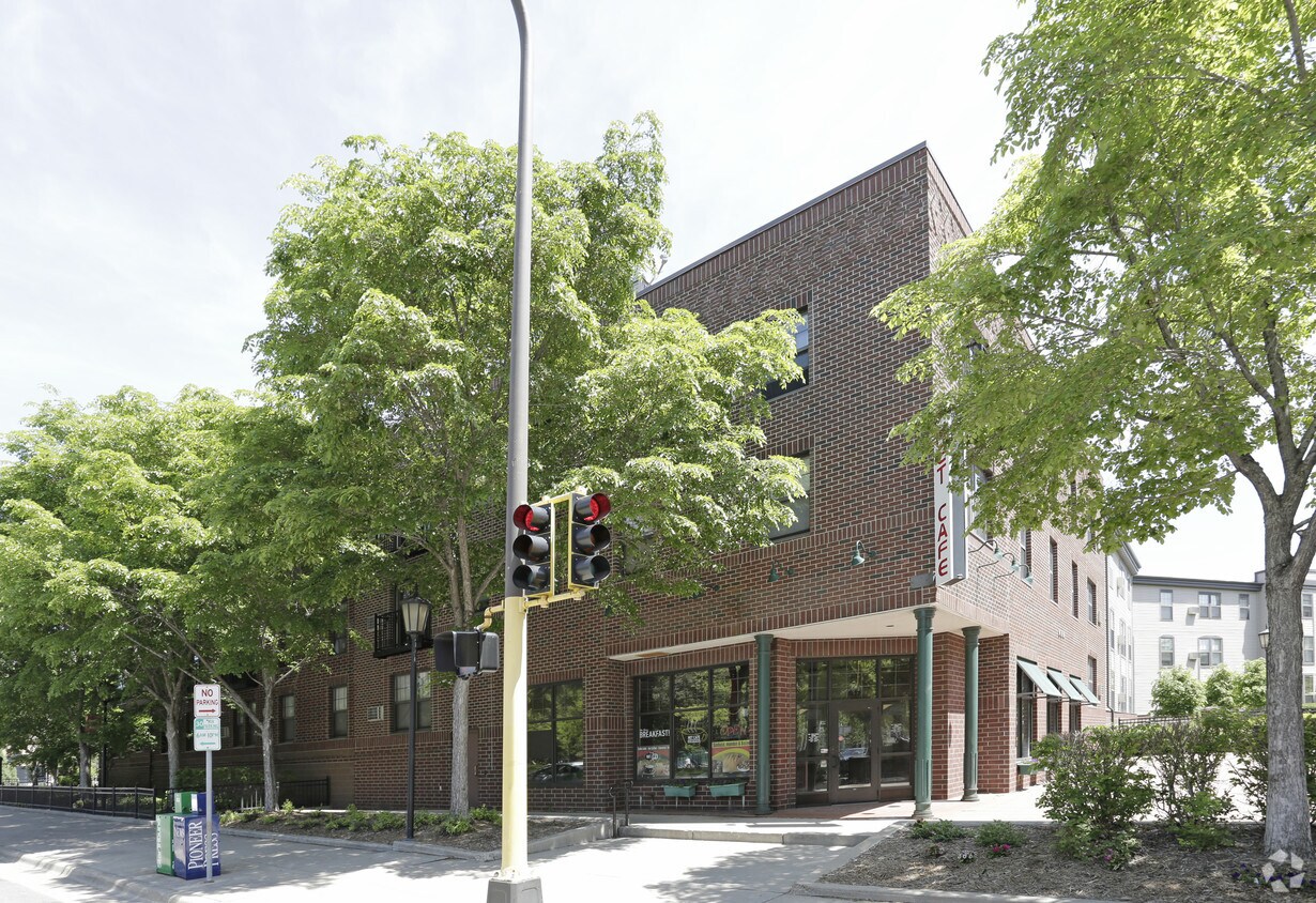 Primary Photo - East Village South