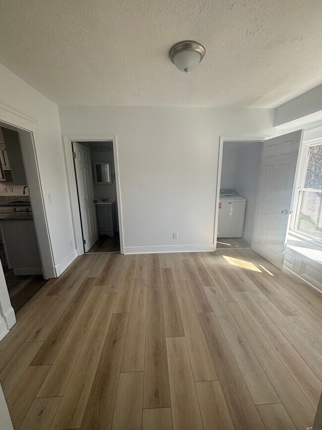 Foto del edificio - 4bd/1.5b Single Section 8/Cash Pay