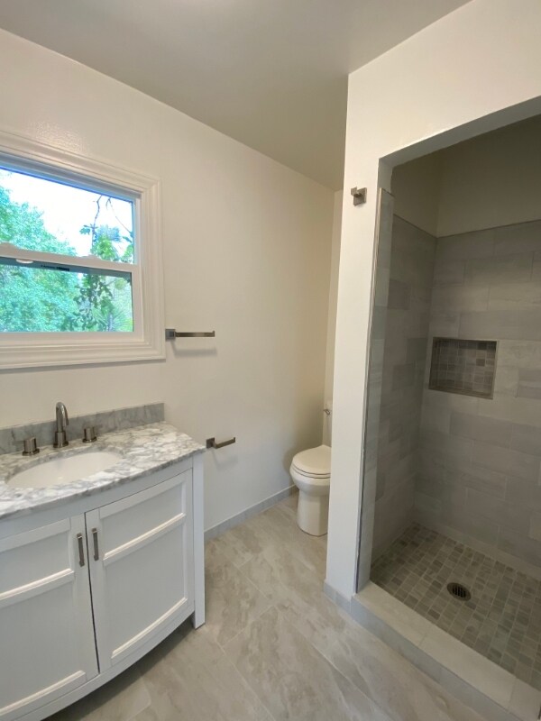 Building Photo - 204 S E St