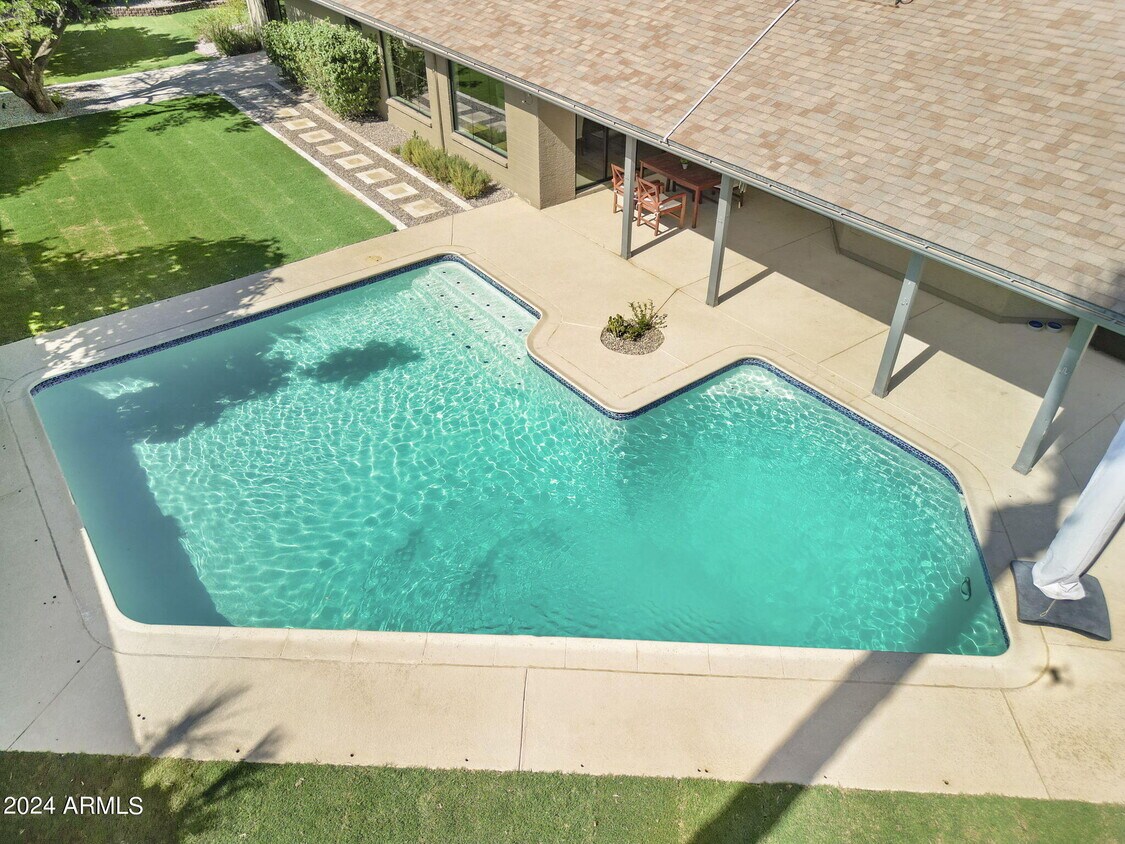 Primary Photo - 2601 E Sahuaro Dr