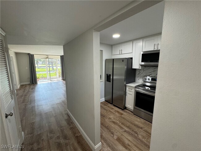 Foto del edificio - 400 Forest Lakes Blvd