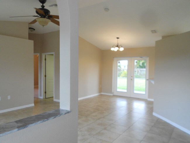 Building Photo - 413 SW 43rd Ter