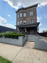 Building Photo - 648 Ferry St