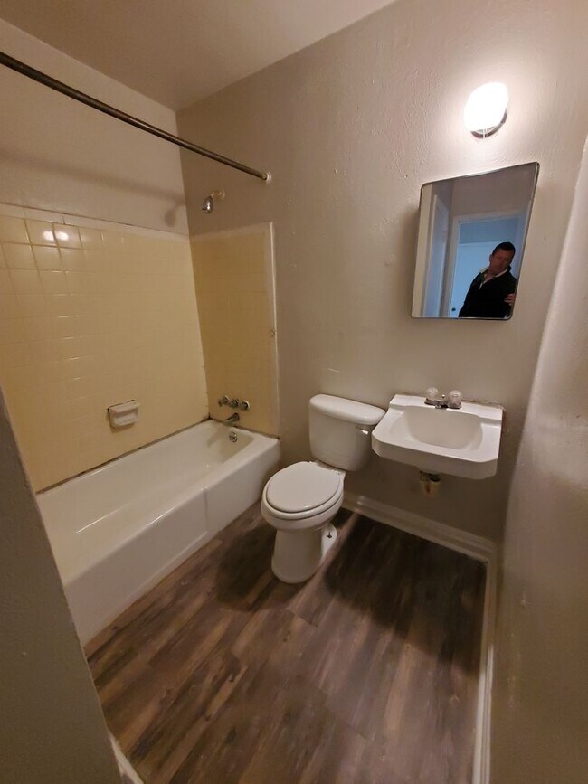 Foto del edificio - 1332 Gray Ave NE