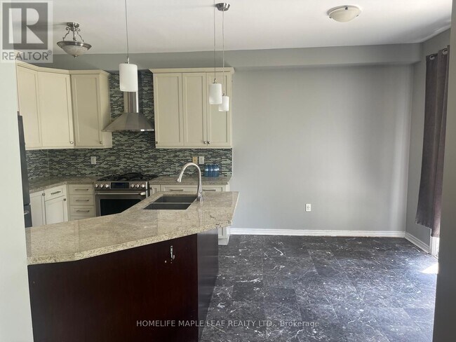 Building Photo - 51 Redfinch Crescent