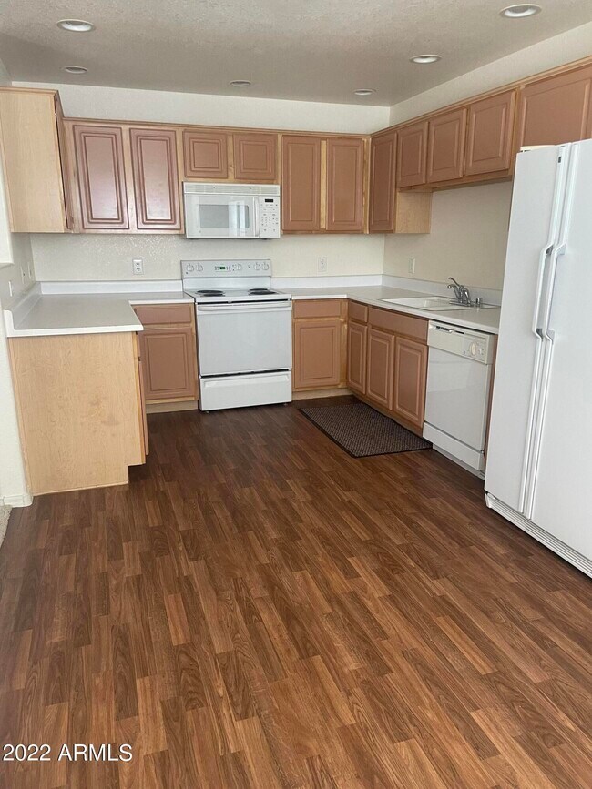 Foto del edificio - 15225 N 100th St