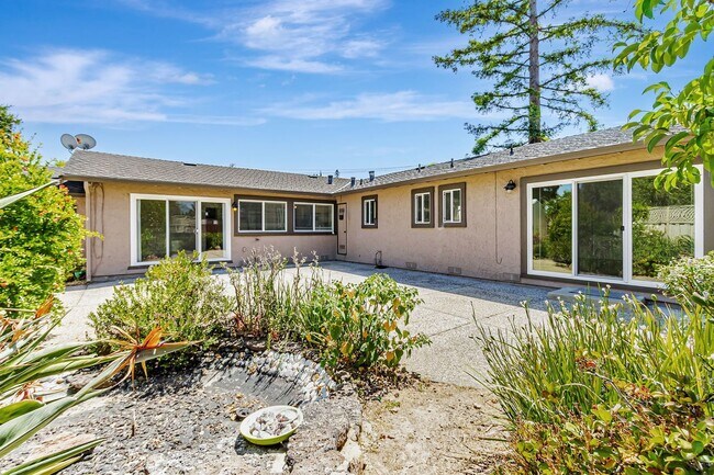 Building Photo - 13431 Holiday Ct