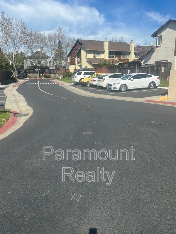 Foto del edificio - 1655 Fern Pine Ct