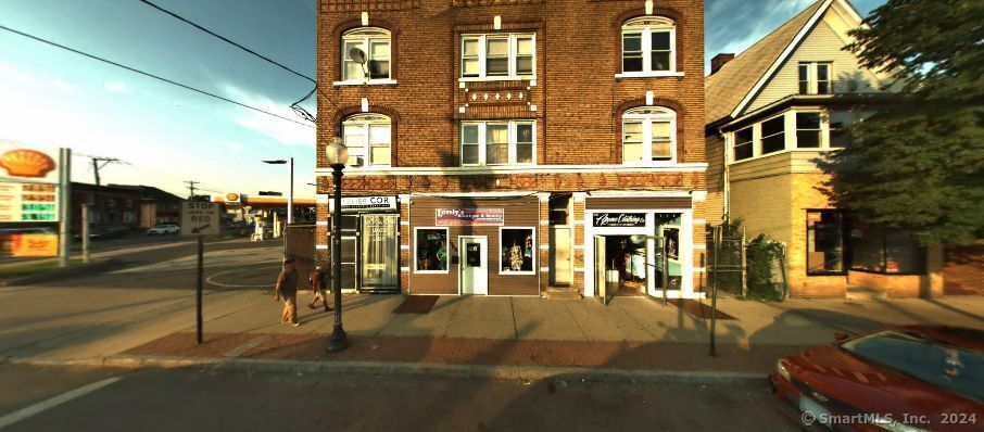 Primary Photo - 2068 Main St