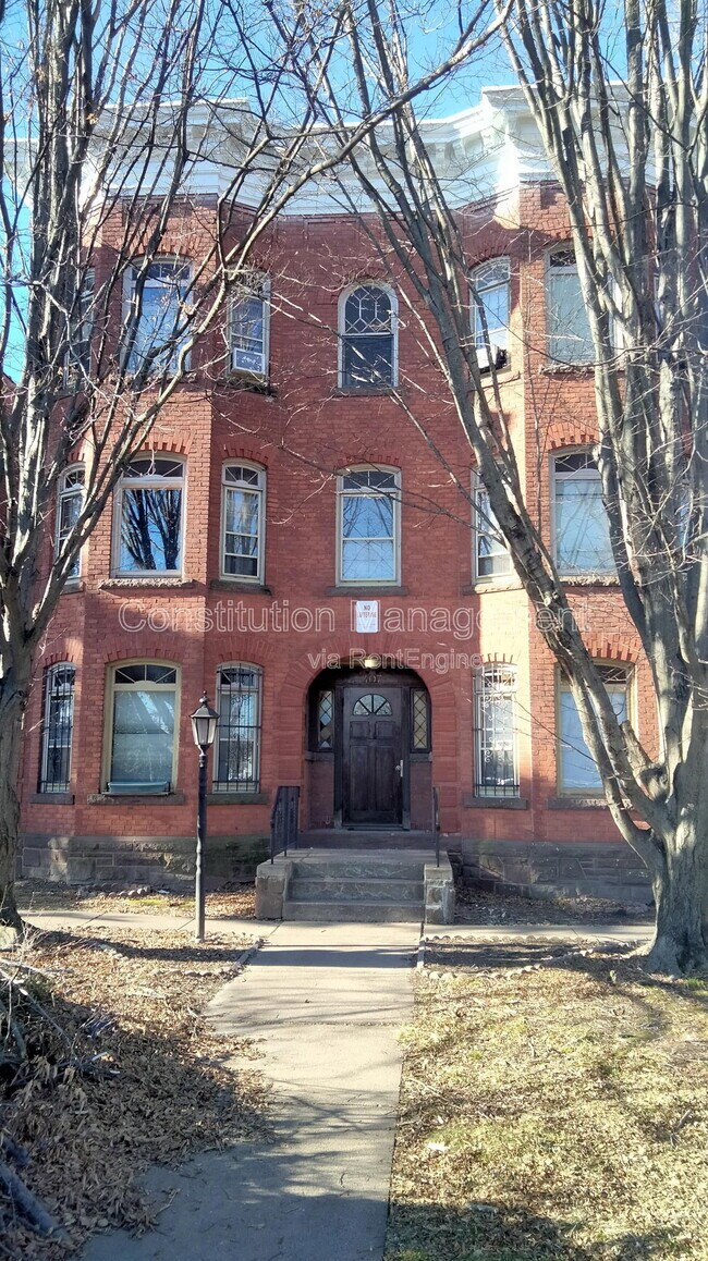 Foto del edificio - 407 Wethers Field Ave