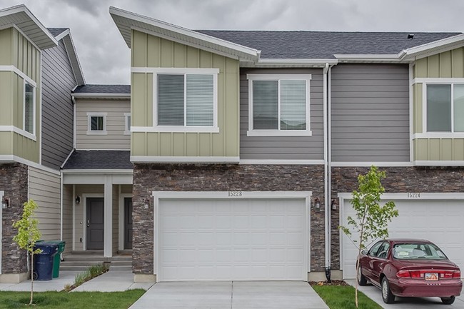 Building Photo - Diamond Ridge Townhomes