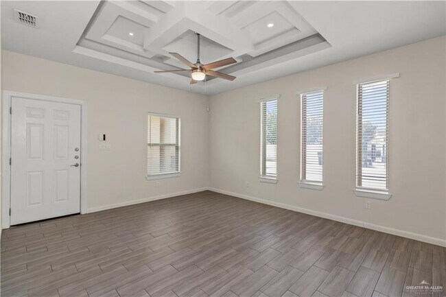 Building Photo - 704 E Myrtle Beach Ave