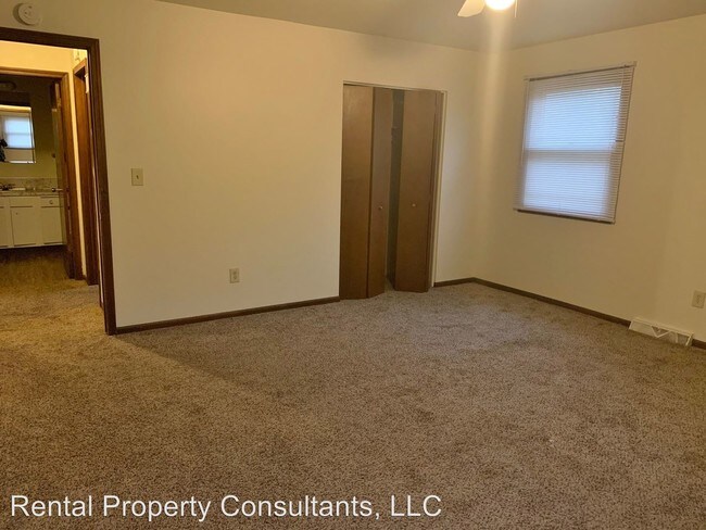 Building Photo - 3990-3992 Camelot Dr SE