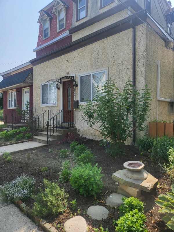 Primary Photo - 240 PLYMOUTH Ave