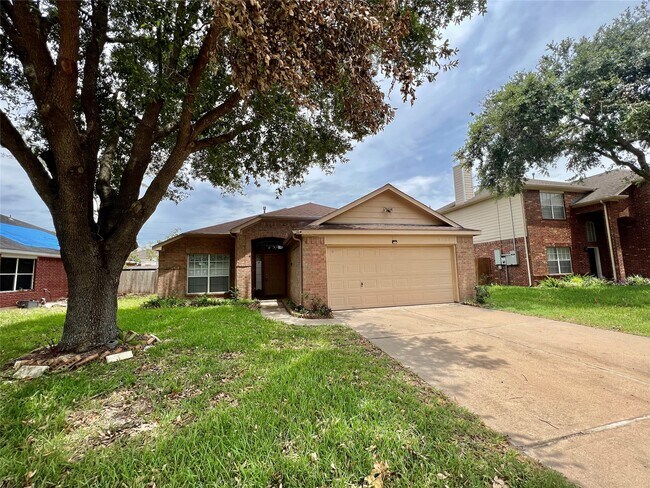Foto del edificio - 9803 Hallmark Ln