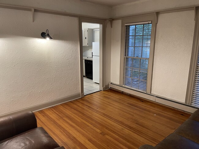 Livingroom - 318 S 15th St