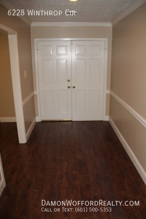Building Photo - 6228 Winthrop Cir - 4 beds, 2 full  and 1 ...