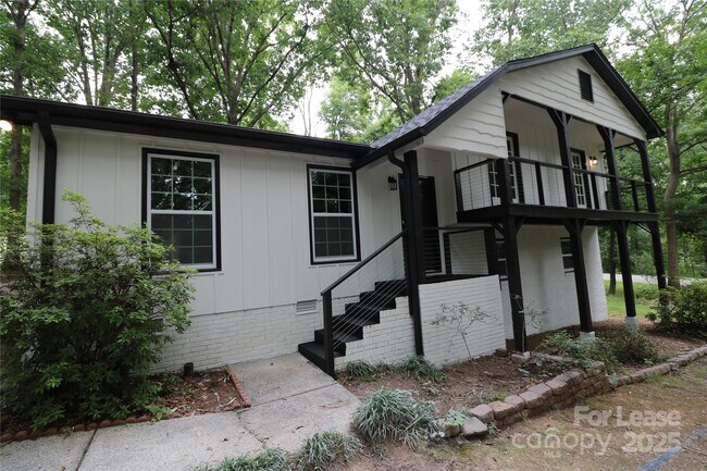 Building Photo - 310 Chaney St