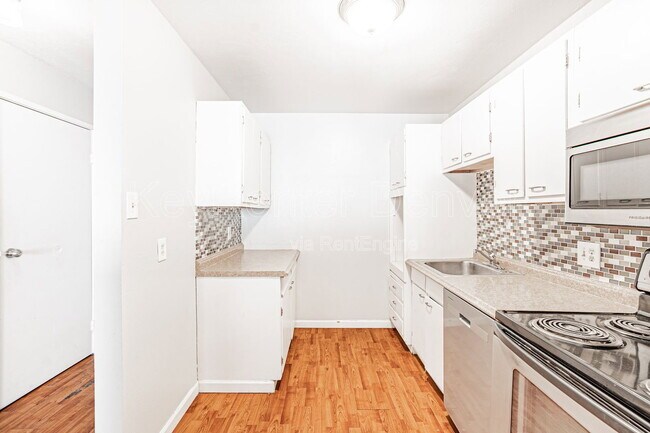 Foto del edificio - 1243 N Washington St