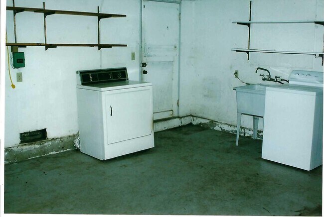 Foto del edificio - 2800 Roosevelt Ave