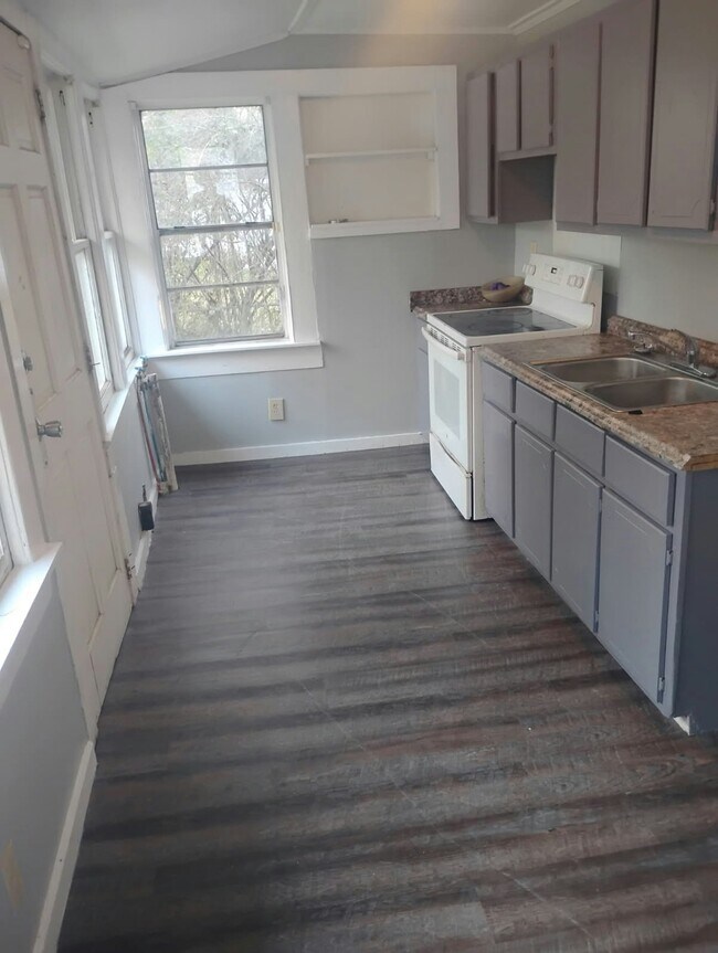 Foto del edificio - 1161 McRae Ave