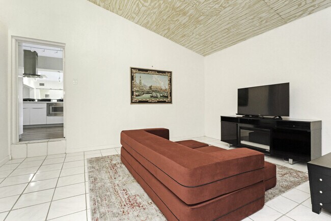 Foto del edificio - 787 NE 87th St