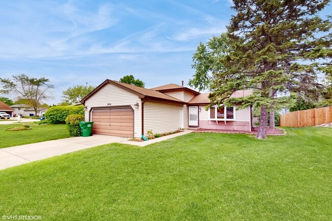 Building Photo - 13834 W Sandstone Dr